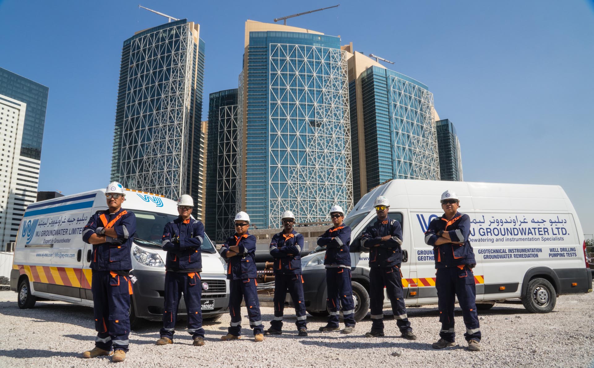 Qatar-service-crews.jpg