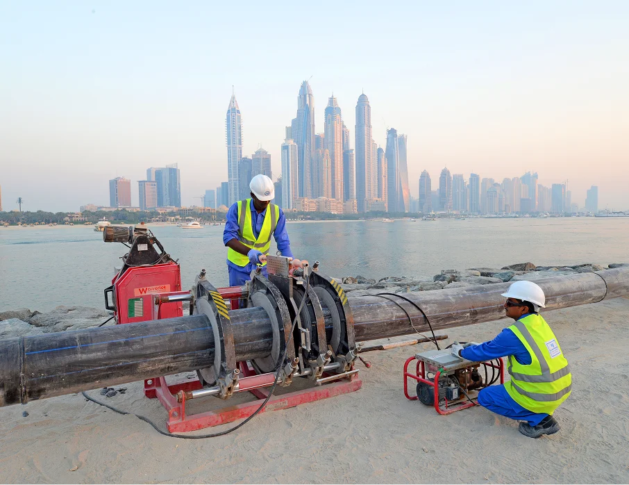 HDPE Pipeline Services - Engineers working on pipes